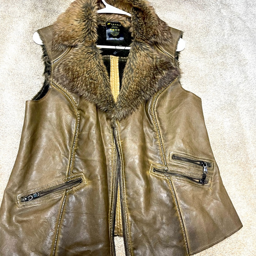 Fornia genuine leather vest, gently worn, leather aged. Gorgeous vest